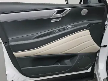 2023 Genesis GV80 с пробегом 42 159 км