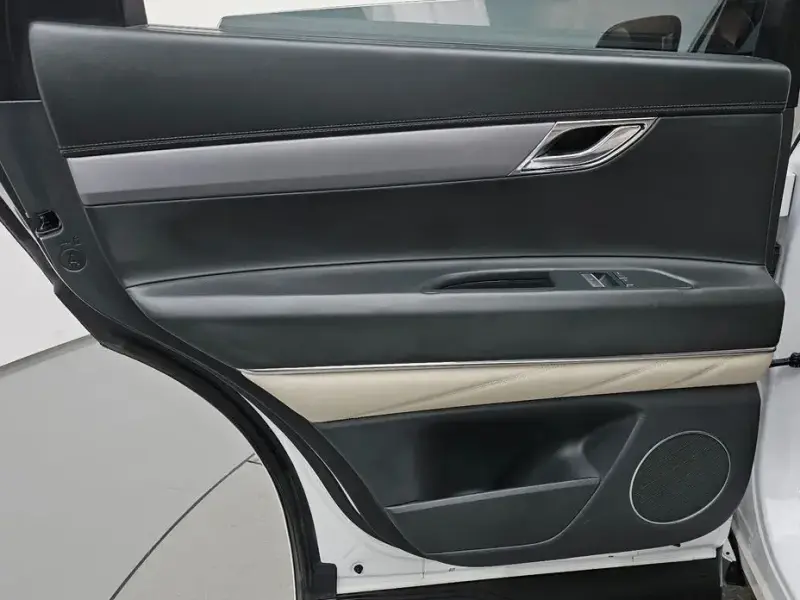 2023 Genesis GV80 с пробегом 42 159 км