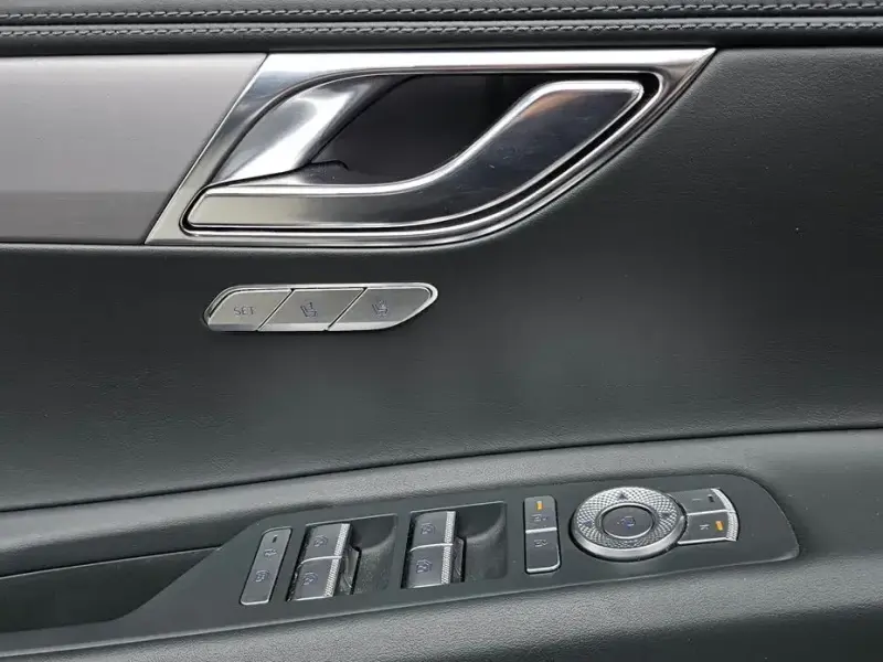 2023 Genesis GV80 с пробегом 42 159 км