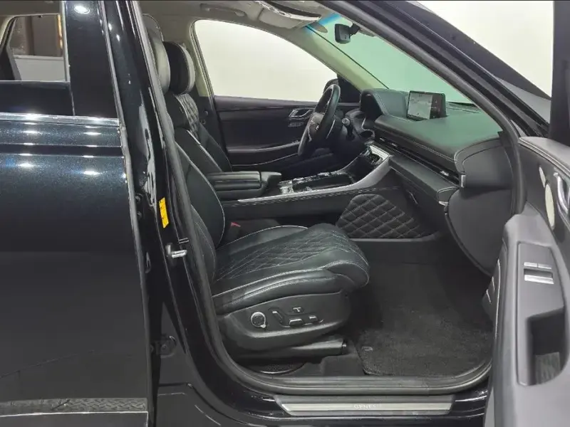 2023 Genesis GV80 с пробегом 94 353 км