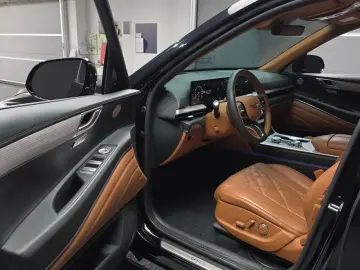 2023 Genesis GV80 с пробегом 28 902 км
