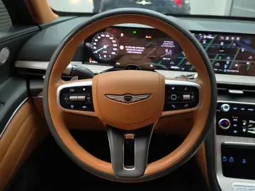 2023 Genesis GV80 с пробегом 28 902 км