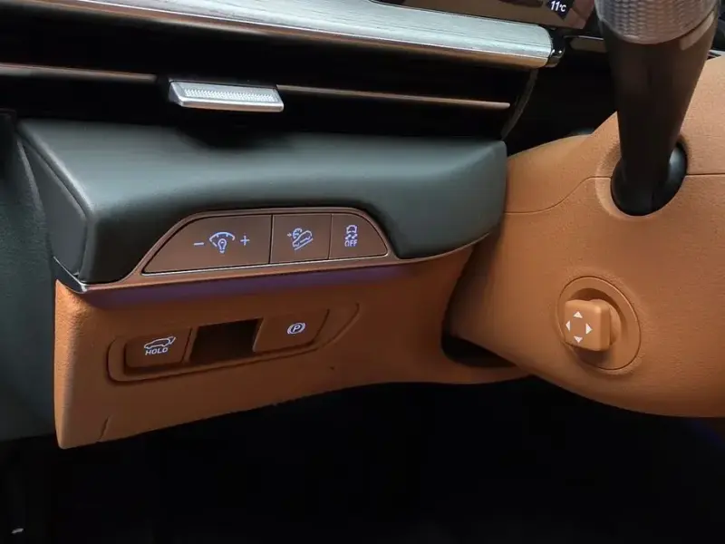 2023 Genesis GV80 с пробегом 28 902 км