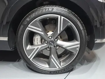 2023 Genesis GV80 с пробегом 28 902 км