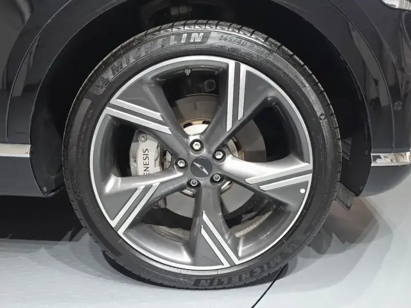 2023 Genesis GV80 с пробегом 28 902 км