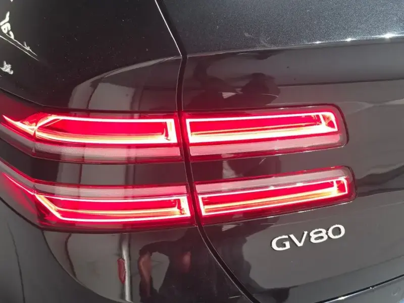 2023 Genesis GV80 с пробегом 28 902 км