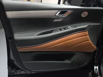 2023 Genesis GV80 с пробегом 28 902 км