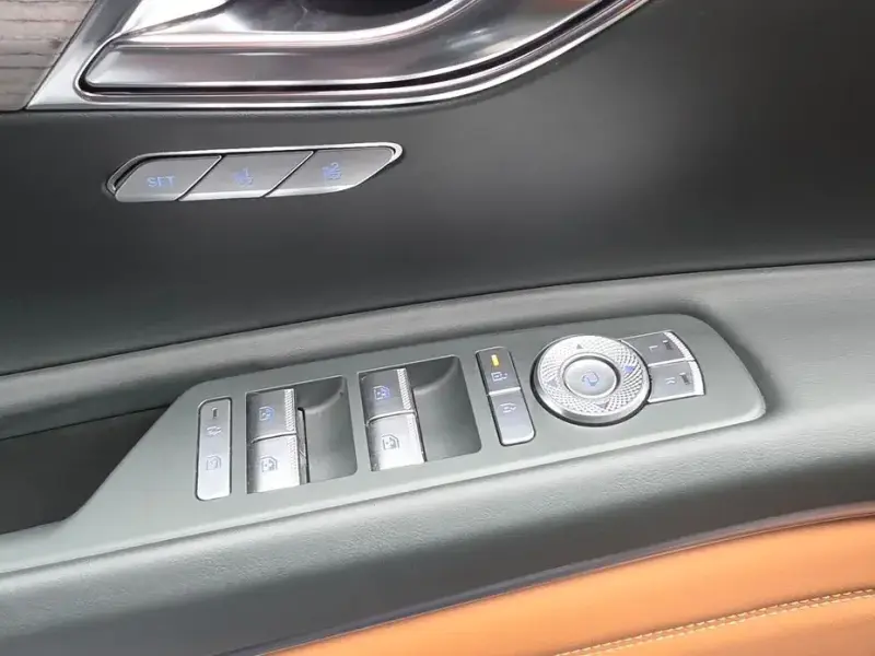2023 Genesis GV80 с пробегом 28 902 км