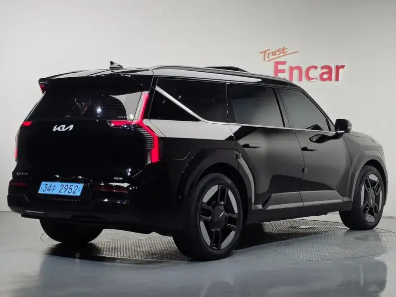 2023 Kia EV9 с пробегом 18 387 км