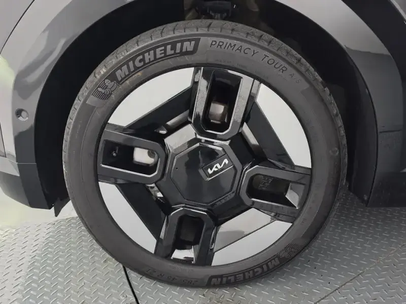 2023 Kia EV9 с пробегом 18 387 км