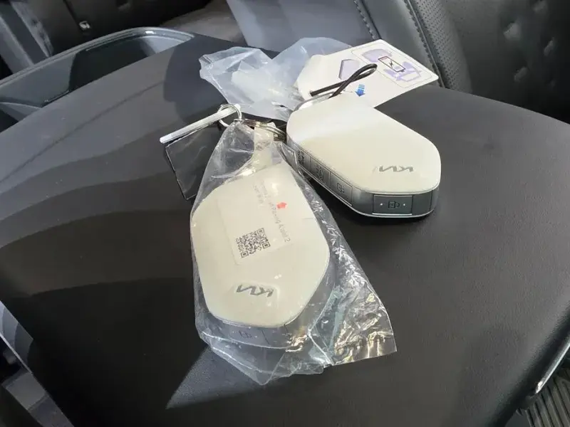 2023 Kia EV9 с пробегом 18 387 км