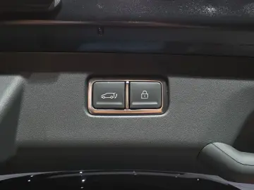 2023 Kia EV9 с пробегом 18 387 км