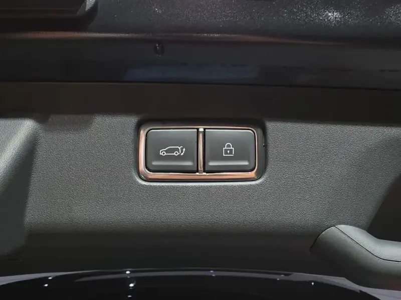 2023 Kia EV9 с пробегом 18 387 км