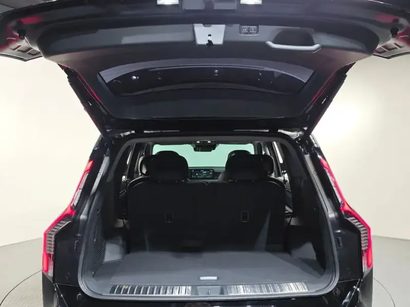 2023 Kia EV9 с пробегом 18 387 км