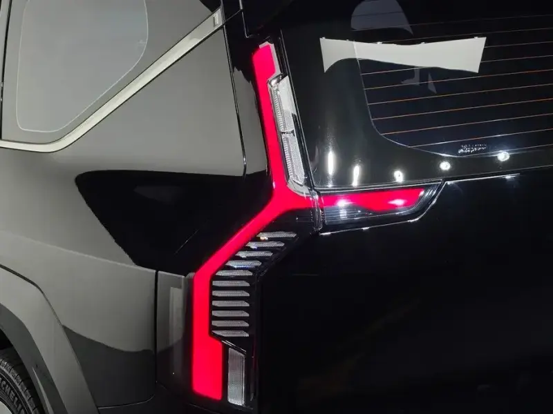 2023 Kia EV9 с пробегом 18 387 км