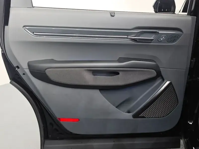 2023 Kia EV9 с пробегом 18 387 км