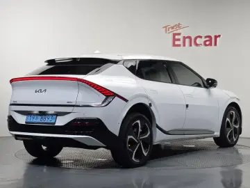2022 Kia EV6 с пробегом 63 411 км