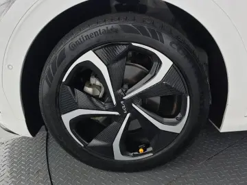 2022 Kia EV6 с пробегом 63 411 км