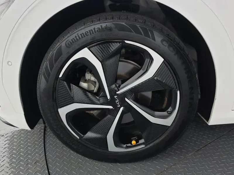 2022 Kia EV6 с пробегом 63 411 км