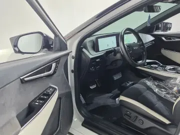 2022 Kia EV6 с пробегом 63 411 км