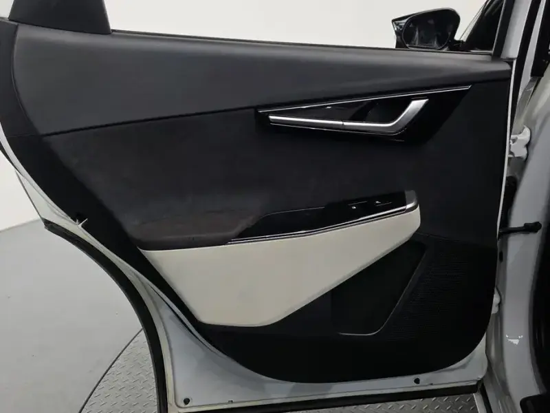 2022 Kia EV6 с пробегом 63 411 км