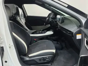 2022 Kia EV6 с пробегом 63 411 км