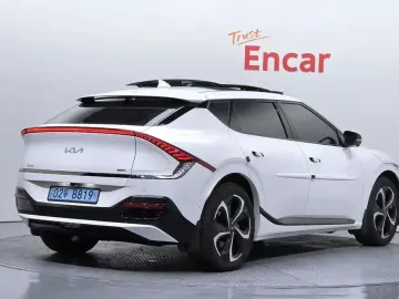 2022 Kia EV6 с пробегом 52 238 км