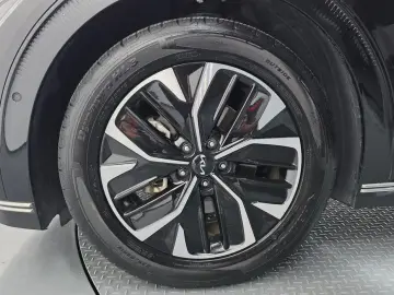 2022 Kia EV6 с пробегом 82 910 км