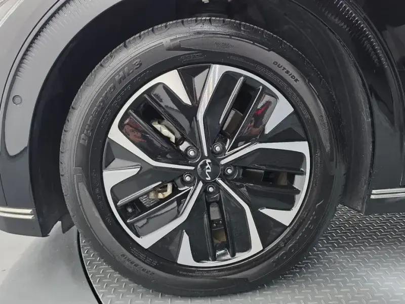 2022 Kia EV6 с пробегом 82 910 км