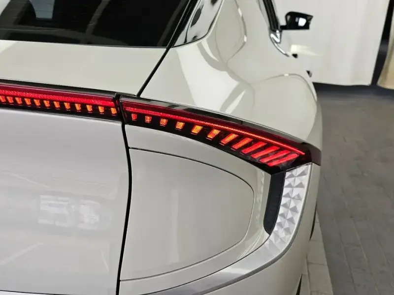 2023 Kia EV6 с пробегом 21 456 км
