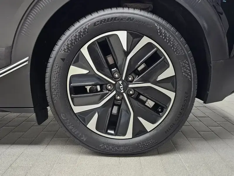 2023 Kia EV6 с пробегом 22 013 км