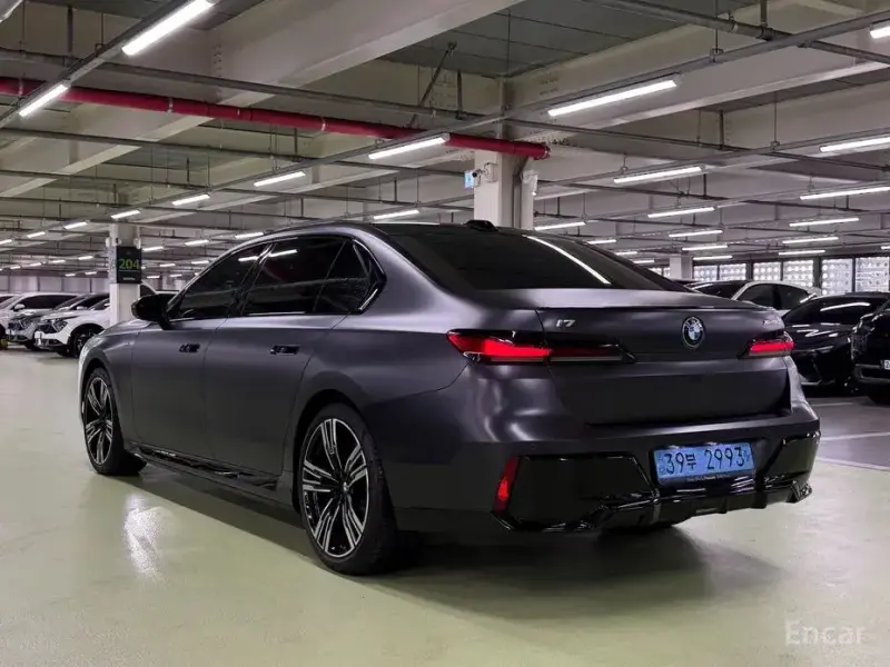 2024 BMW i7 с пробегом 15 173 км