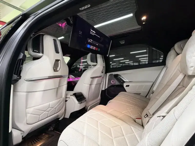 2024 BMW i7 с пробегом 15 173 км