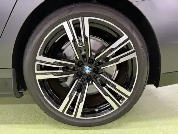 2024 BMW i7 с пробегом 15 173 км