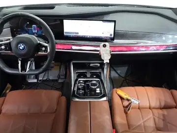2025 BMW i7 с пробегом 28 799 км