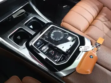 2025 BMW i7 с пробегом 28 799 км