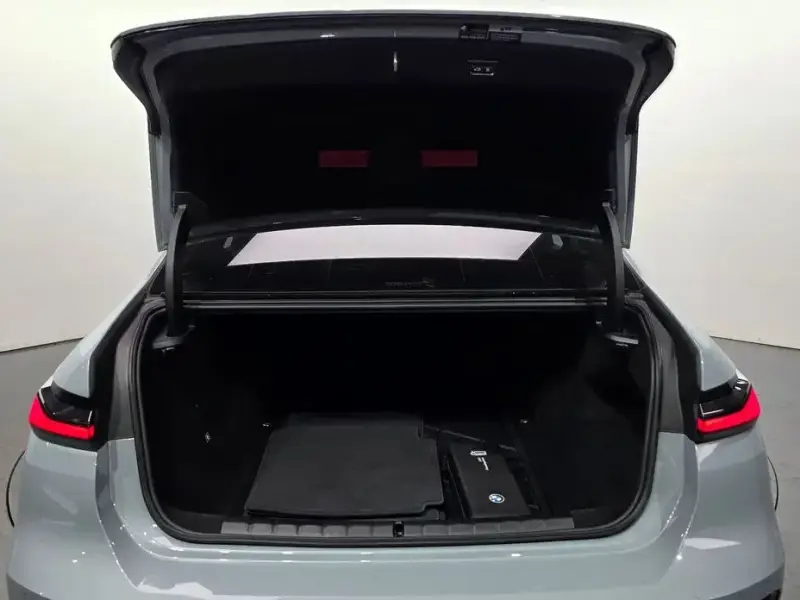 2025 BMW i7 с пробегом 28 799 км