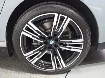 2025 BMW i7 с пробегом 28 799 км