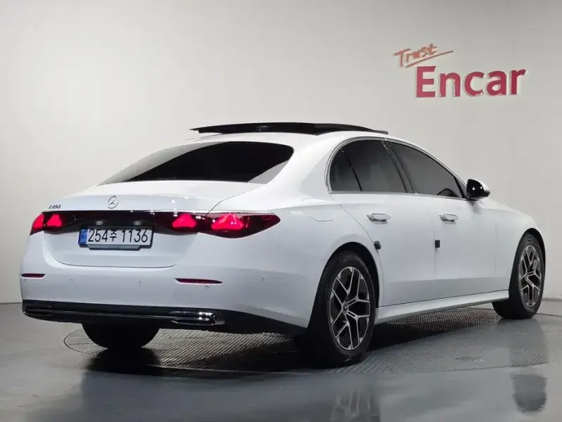 2024 Mercedes-Benz E-Класс с пробегом 21 864 км