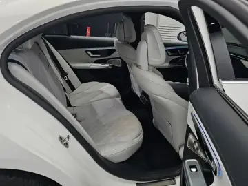 2025 Mercedes-Benz E-Класс с пробегом 14 223 км