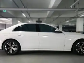 2025 Mercedes-Benz E-Класс с пробегом 13 800 км