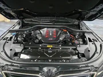 2025 BMW XM с пробегом 5 115 км