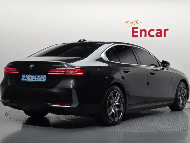 2023 BMW i5 с пробегом 35 595 км