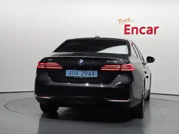 2023 BMW i5 с пробегом 35 595 км