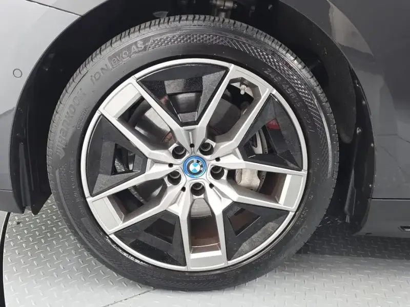 2023 BMW i5 с пробегом 35 595 км