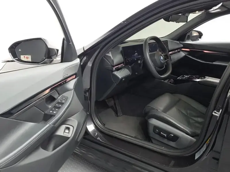2023 BMW i5 с пробегом 35 595 км