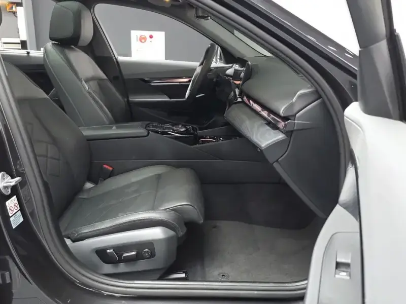 2023 BMW i5 с пробегом 35 595 км