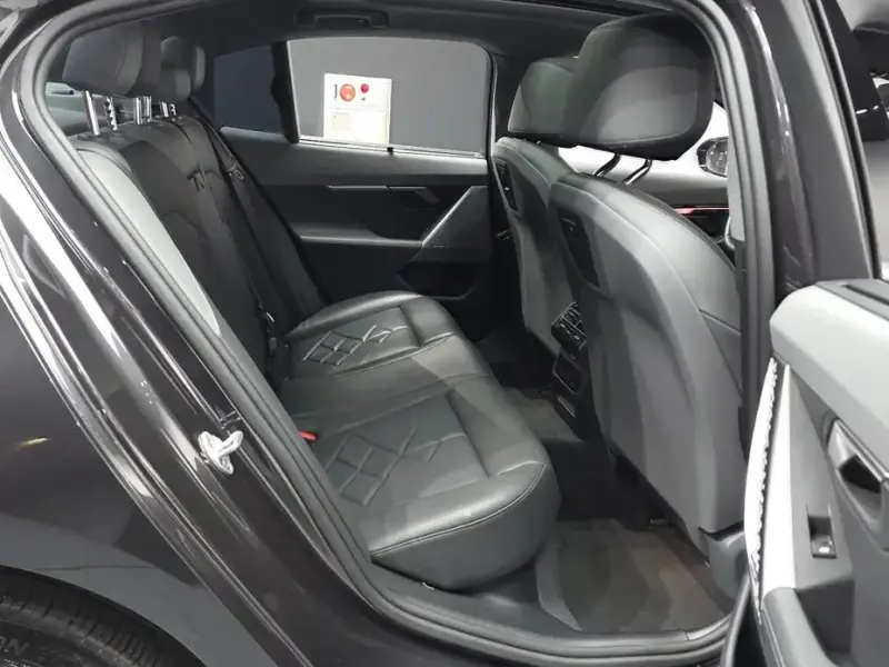 2023 BMW i5 с пробегом 35 595 км