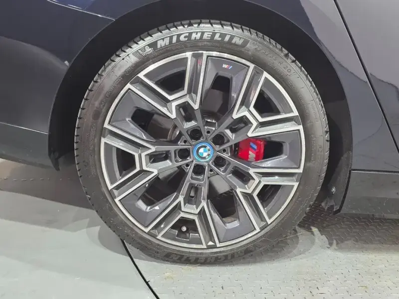 2023 BMW i5 с пробегом 32 280 км
