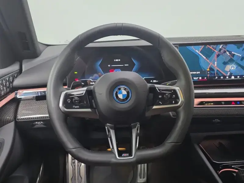 2023 BMW i5 с пробегом 32 280 км